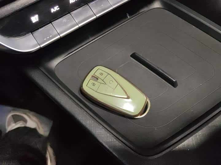 Фото 9 - Changan UNI-T