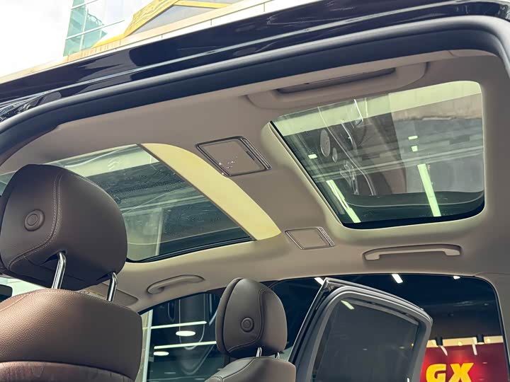 Фото 11 - Mercedes-Benz E-Class