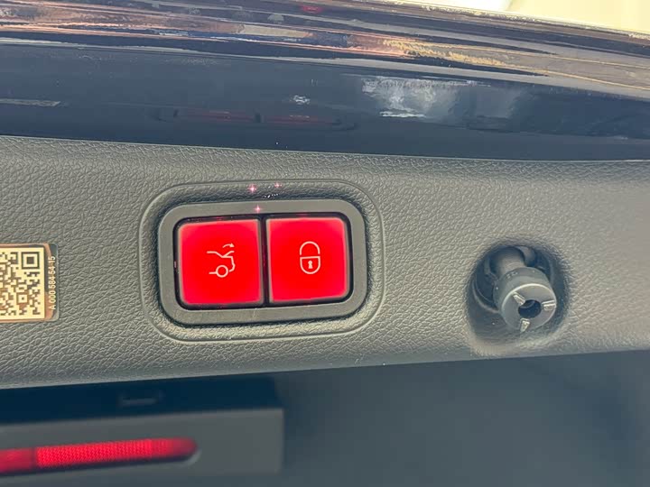 Фото 12 - Mercedes-Benz E-Class