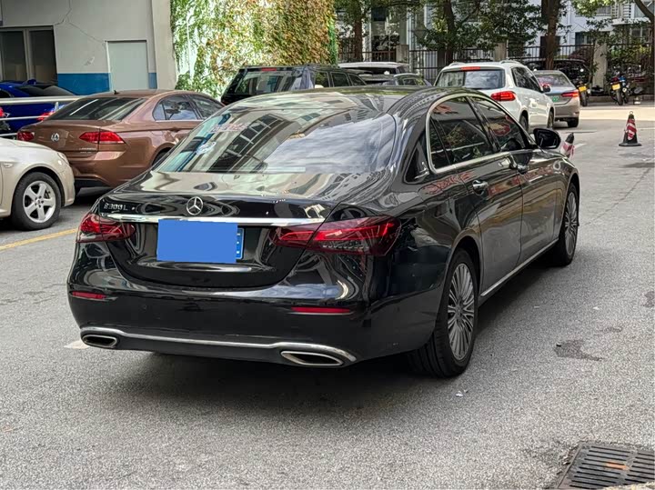 Фото 3 - Mercedes-Benz E-Class