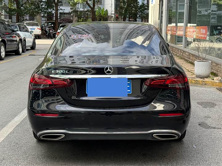 Фото 4 - Mercedes-Benz E-Class