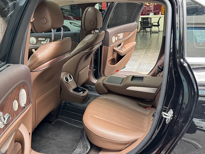 Фото 7 - Mercedes-Benz E-Class