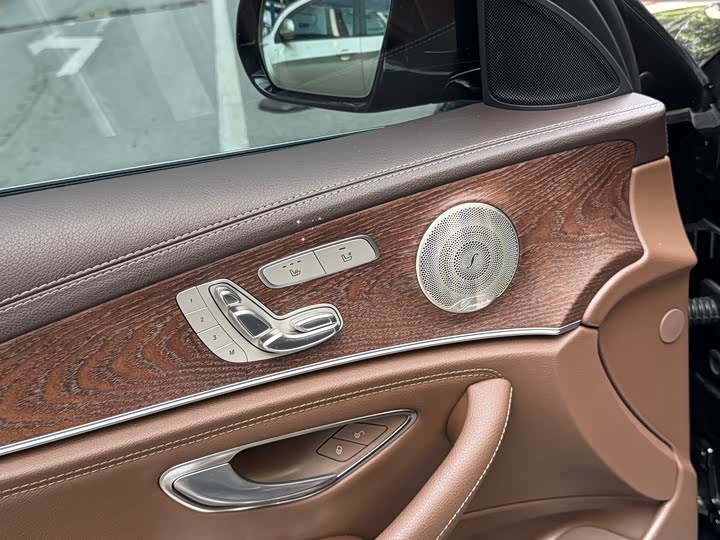 Фото 8 - Mercedes-Benz E-Class