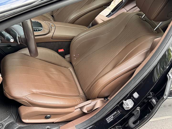 Фото 9 - Mercedes-Benz E-Class