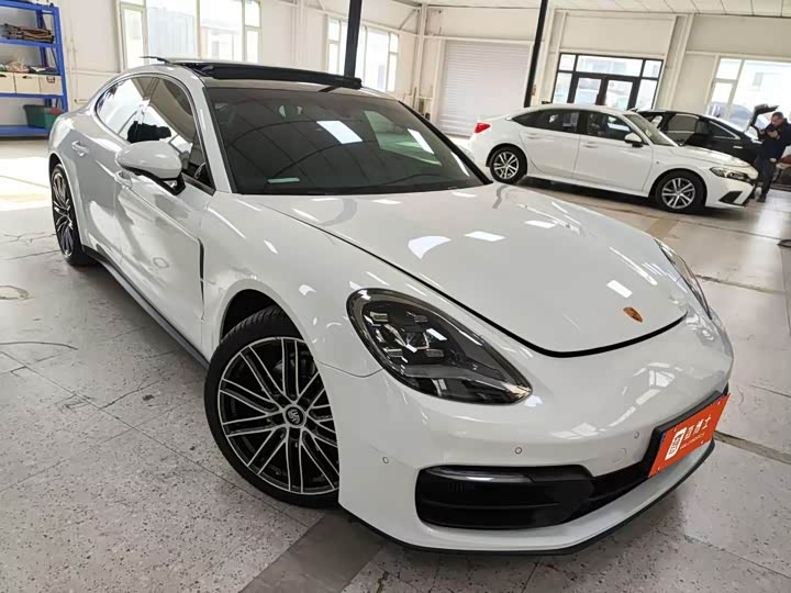 Фото 1 - Porsche Panamera