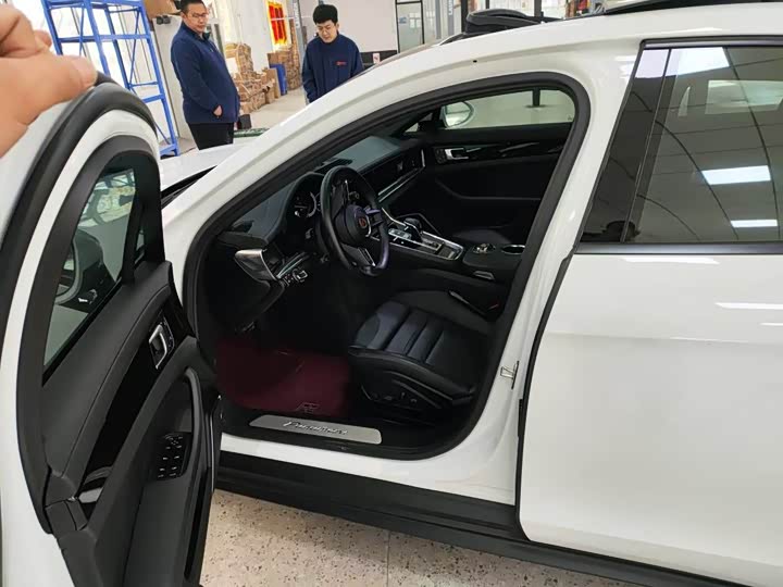 Фото 2 - Porsche Panamera