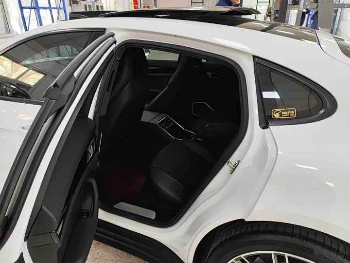 Фото 3 - Porsche Panamera