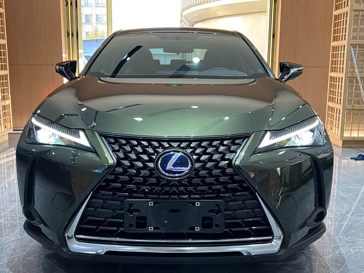 Фото 2 - Lexus UX