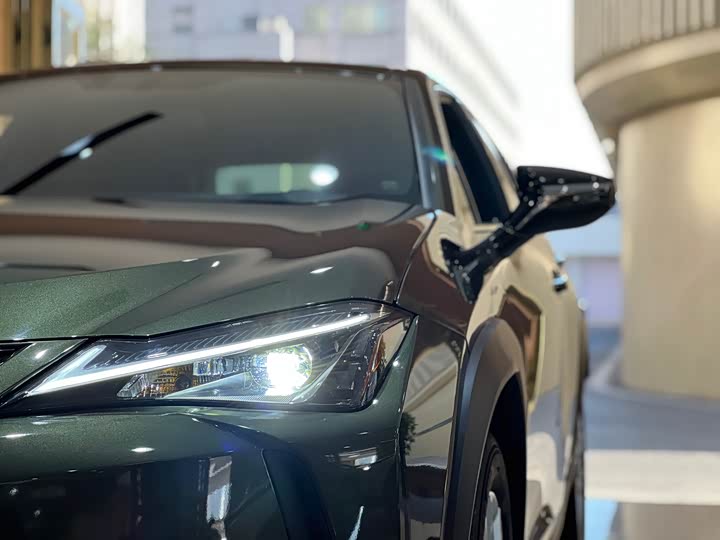 Фото 7 - Lexus UX