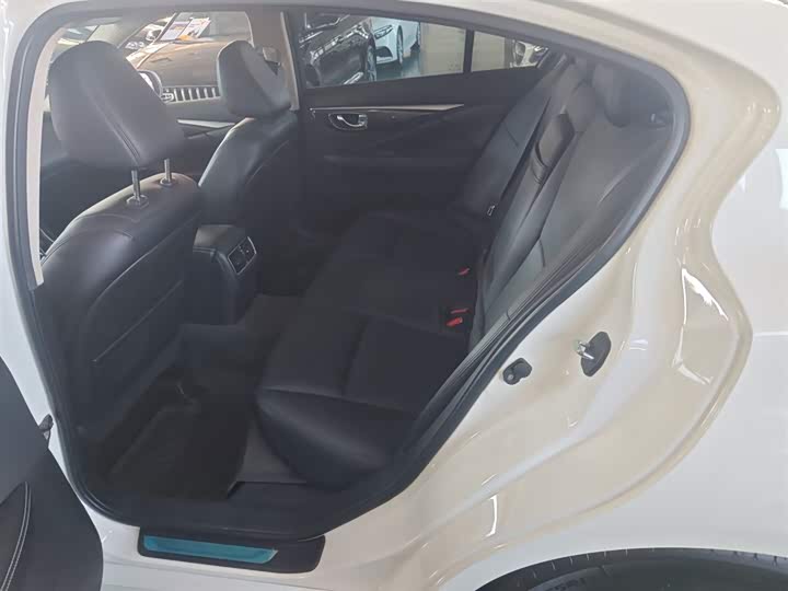 Фото 17 - Infiniti Q50L