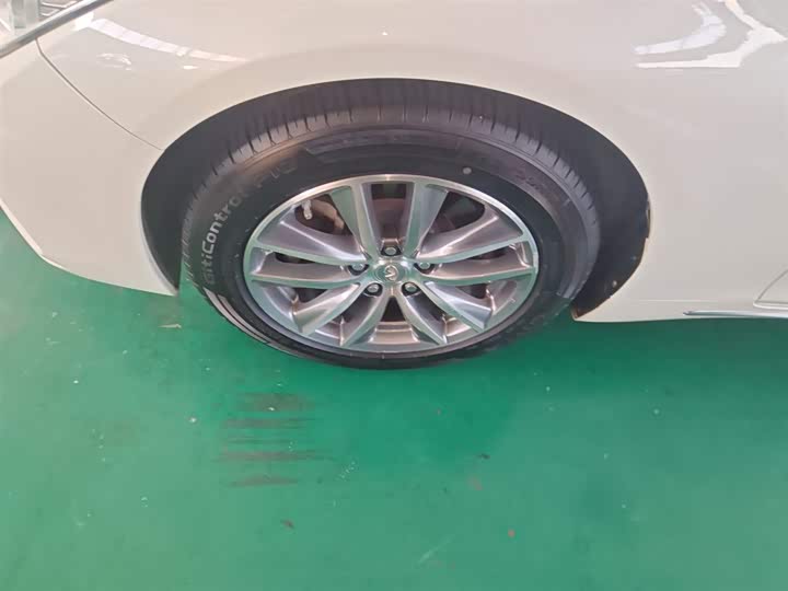 Фото 23 - Infiniti Q50L