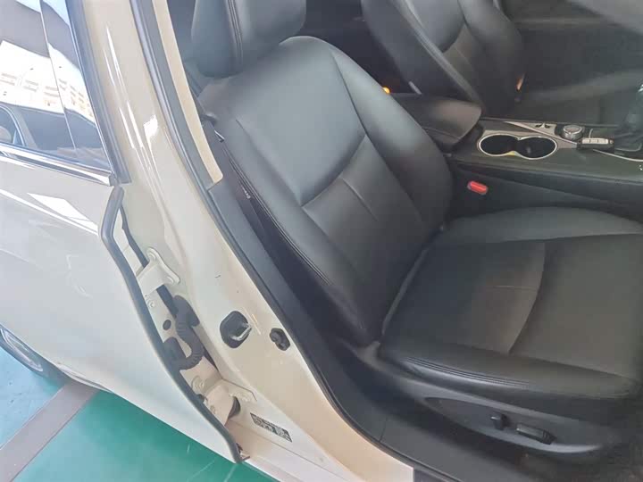 Фото 25 - Infiniti Q50L