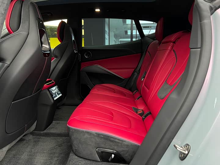 Фото 21 - Lotus Eletre