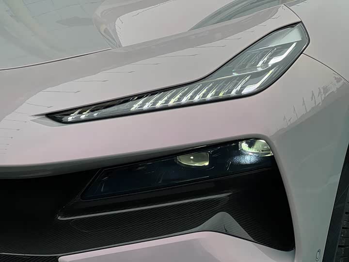 Фото 26 - Lotus Eletre