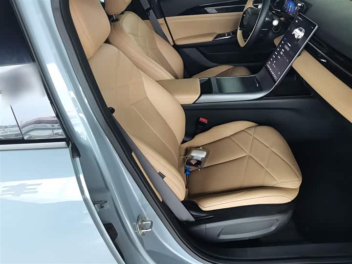 Фото 25 - Geely Galaxy L6