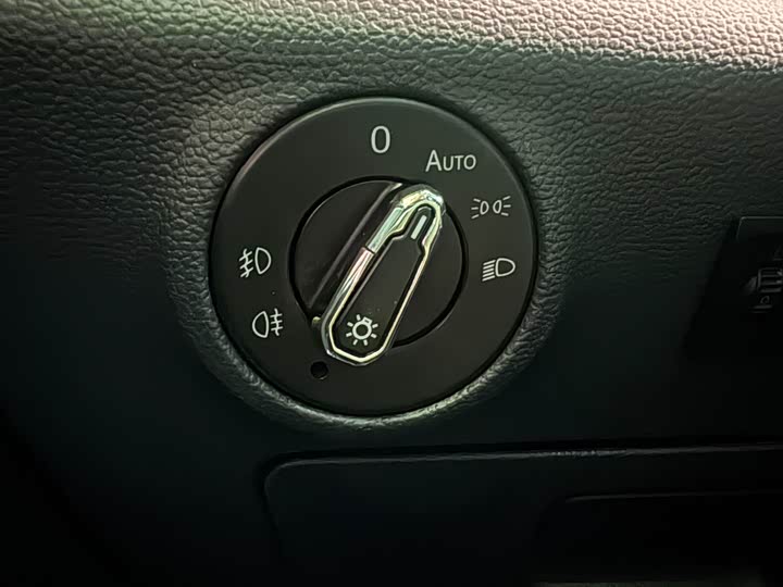 Фото 11 - Volkswagen Sagitar L