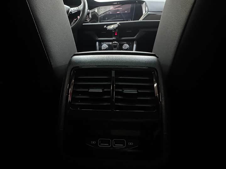 Фото 18 - Volkswagen Sagitar L