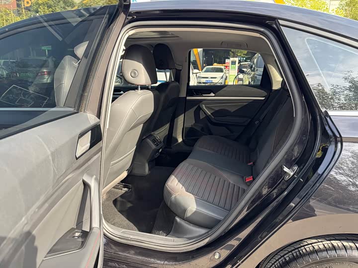 Фото 9 - Volkswagen Lavida