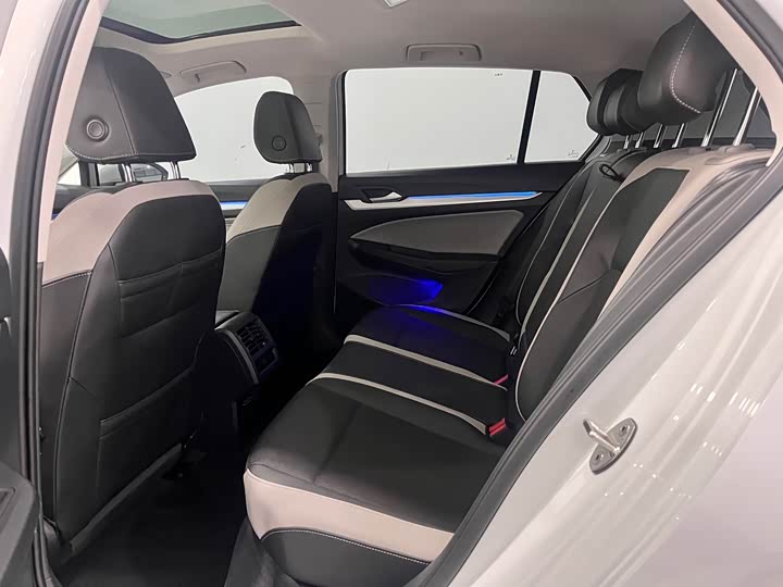 Фото 12 - Volkswagen Golf