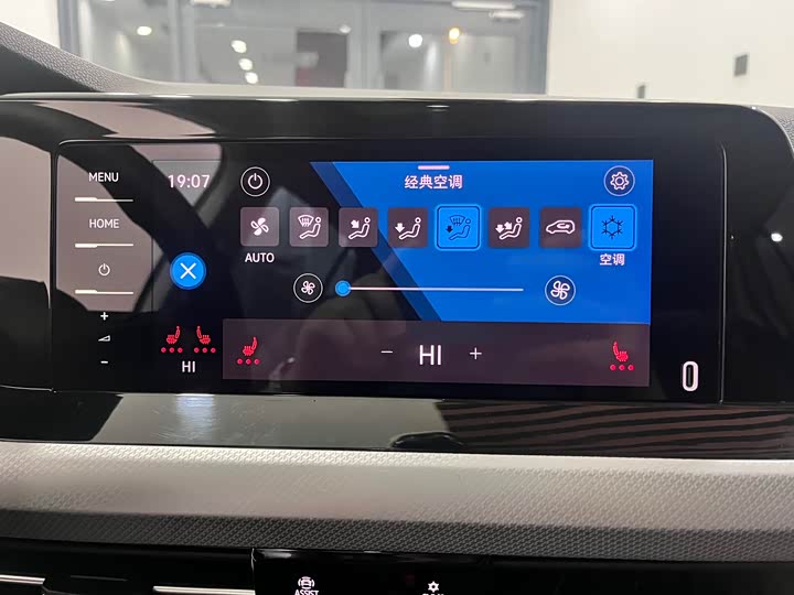 Фото 13 - Volkswagen Golf