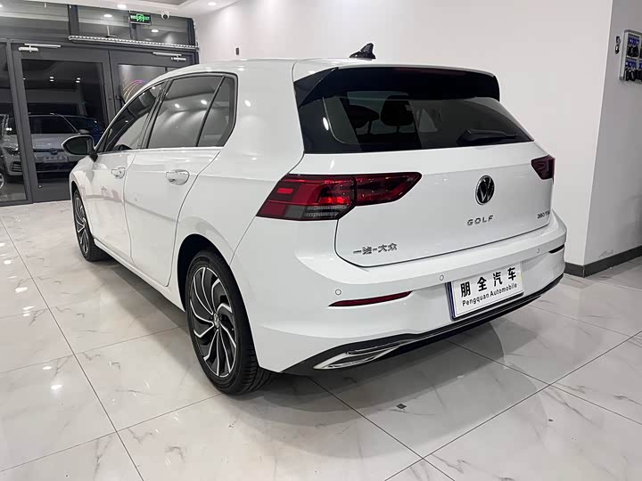 Фото 18 - Volkswagen Golf