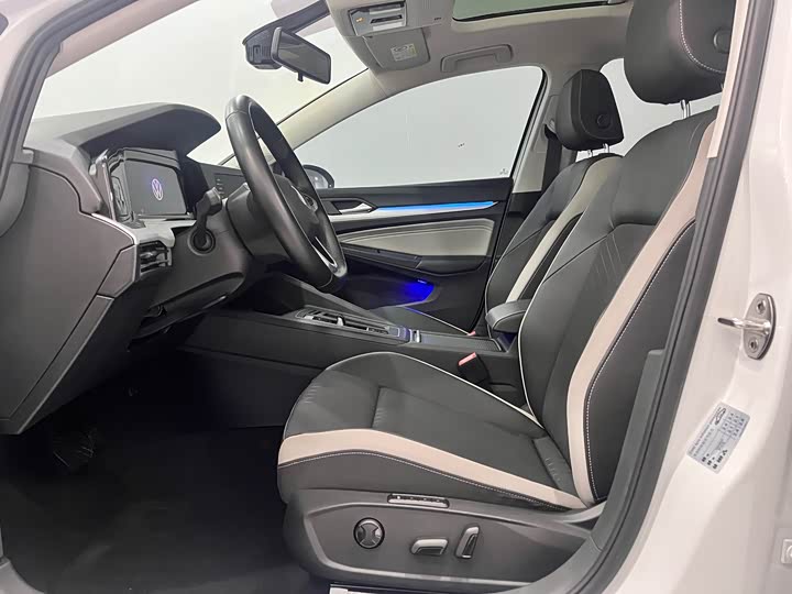 Фото 4 - Volkswagen Golf