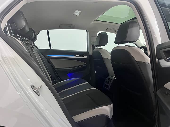 Фото 9 - Volkswagen Golf