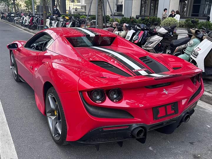 Фото 4 - Ferrari F8