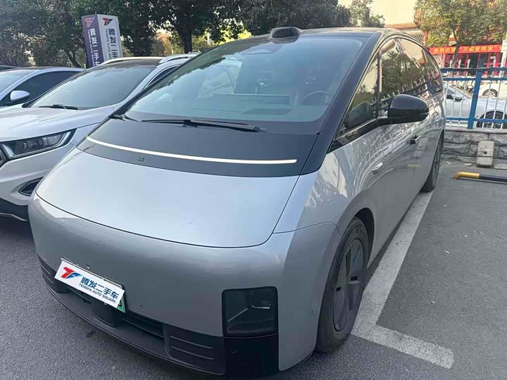 Фото 1 - LiXiang Mega