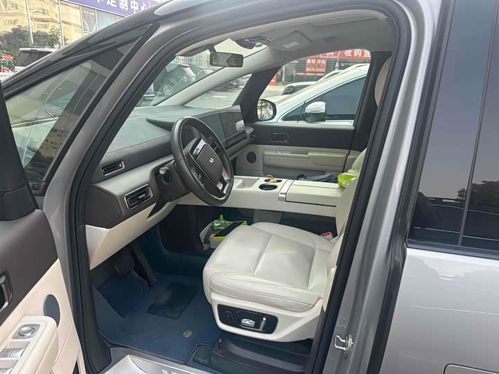 Фото 2 - LiXiang Mega