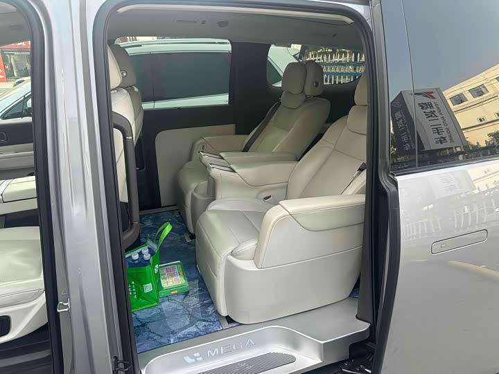 Фото 3 - LiXiang Mega