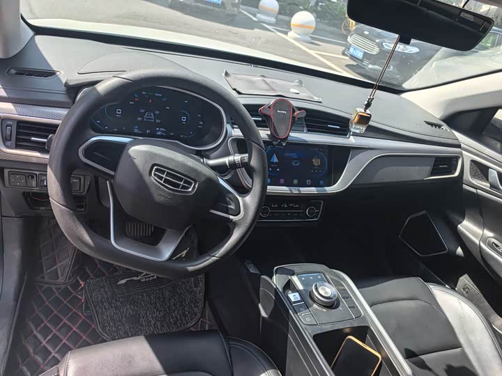 Фото 14 - Geely Emgrand EV/Hybrid