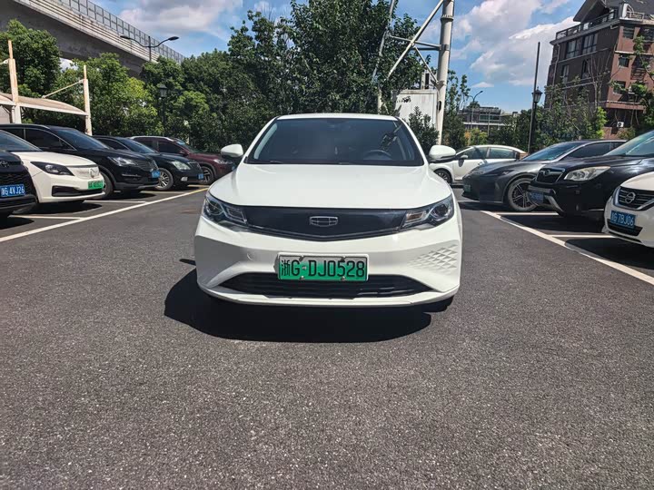 Фото 2 - Geely Emgrand EV/Hybrid