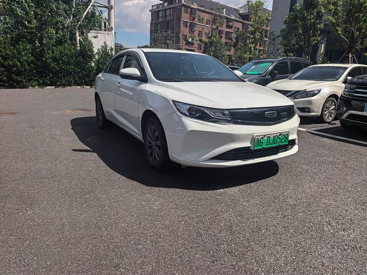 Фото 3 - Geely Emgrand EV/Hybrid