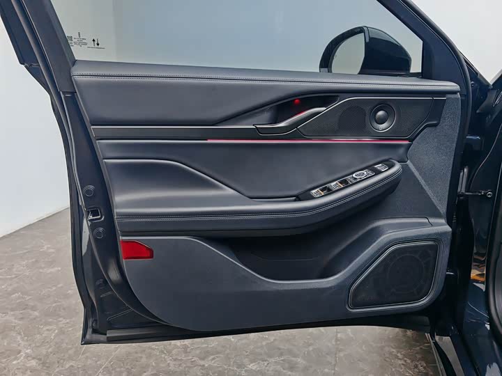 Фото 27 - Lincoln Z (Zephyr)