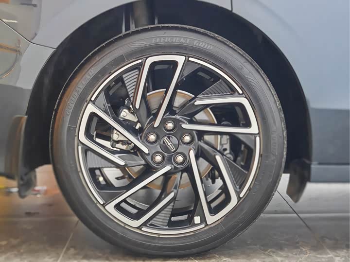 Фото 9 - Lincoln Z (Zephyr)