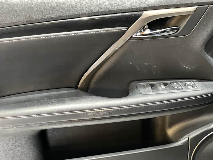 Фото 10 - Lexus RX