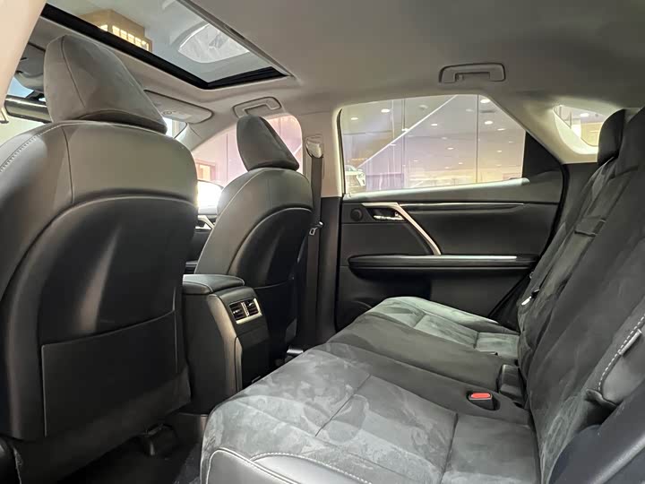 Фото 12 - Lexus RX