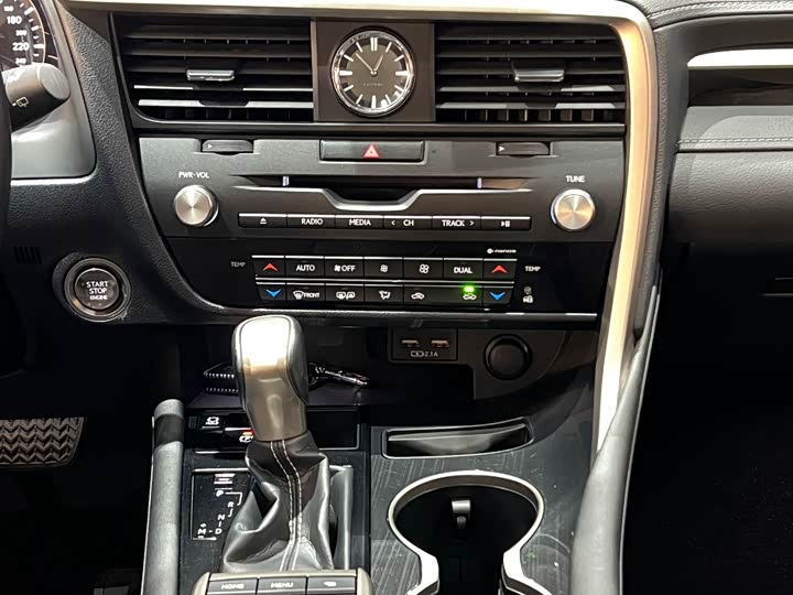 Фото 17 - Lexus RX