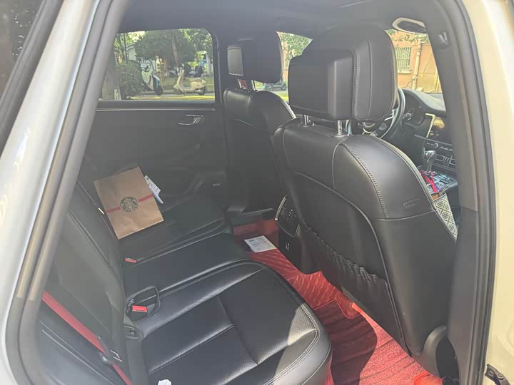 Фото 10 - Porsche Macan