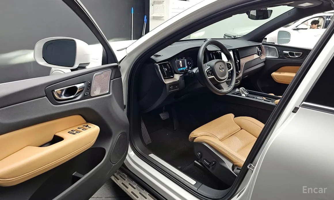 Фото 10 - Volvo XC60