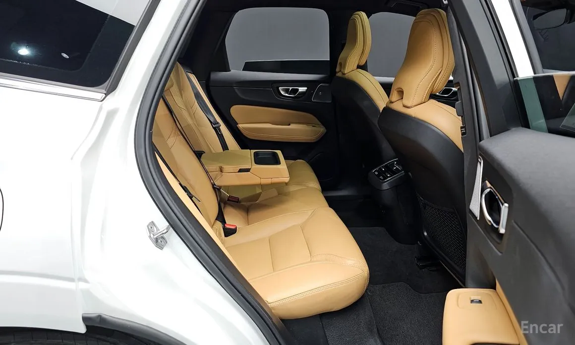 Фото 12 - Volvo XC60