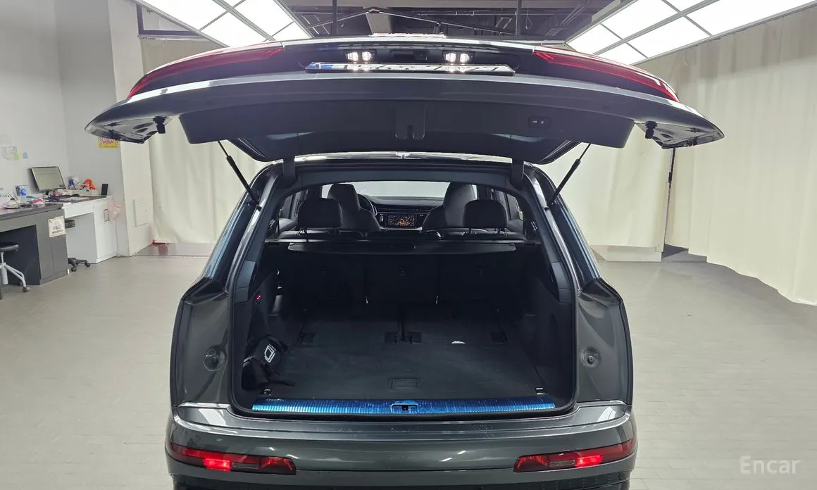 Фото 20 - Audi Q7