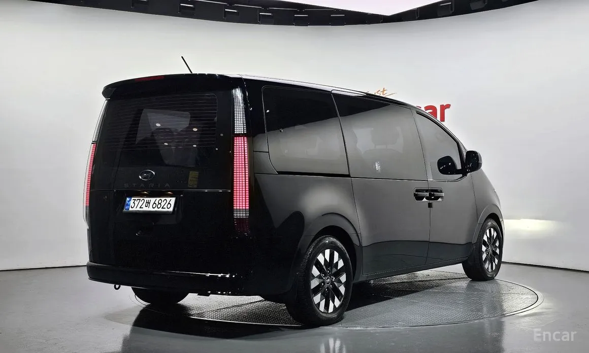 Фото 2 - Hyundai Staria