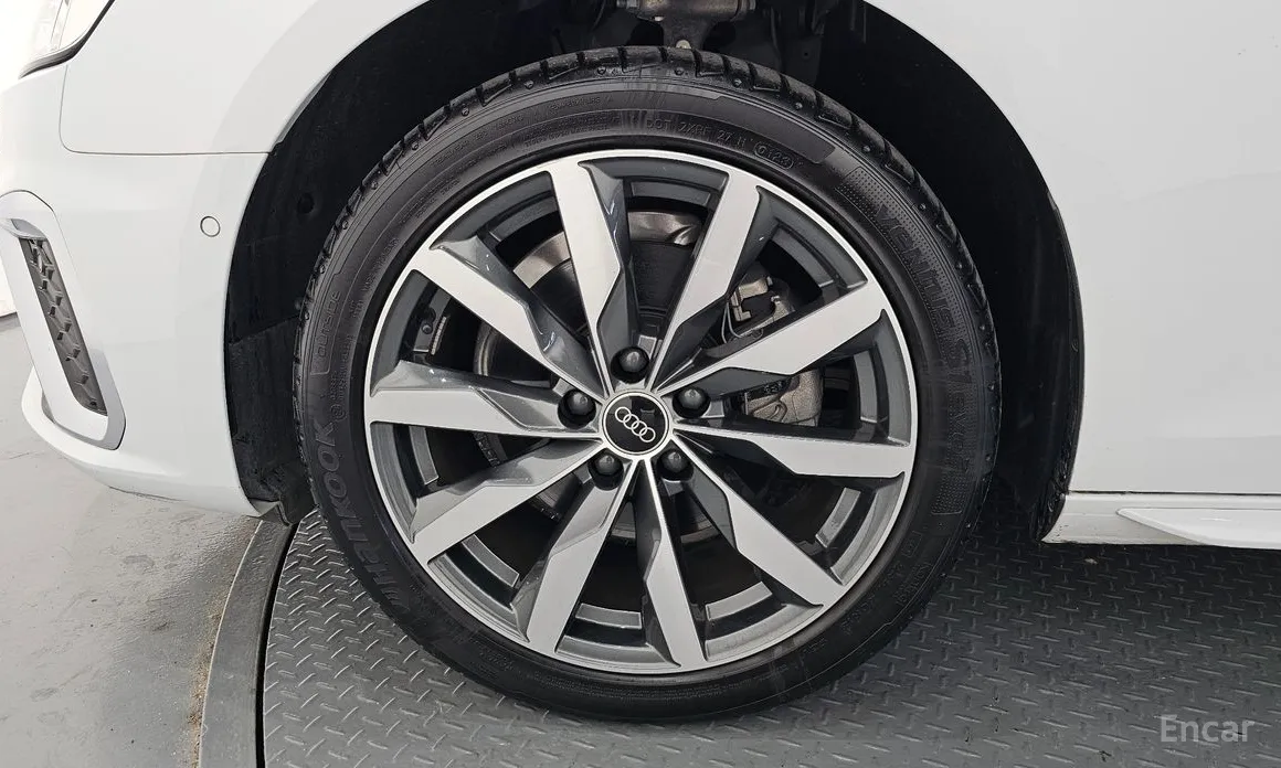 Фото 5 - Audi A4