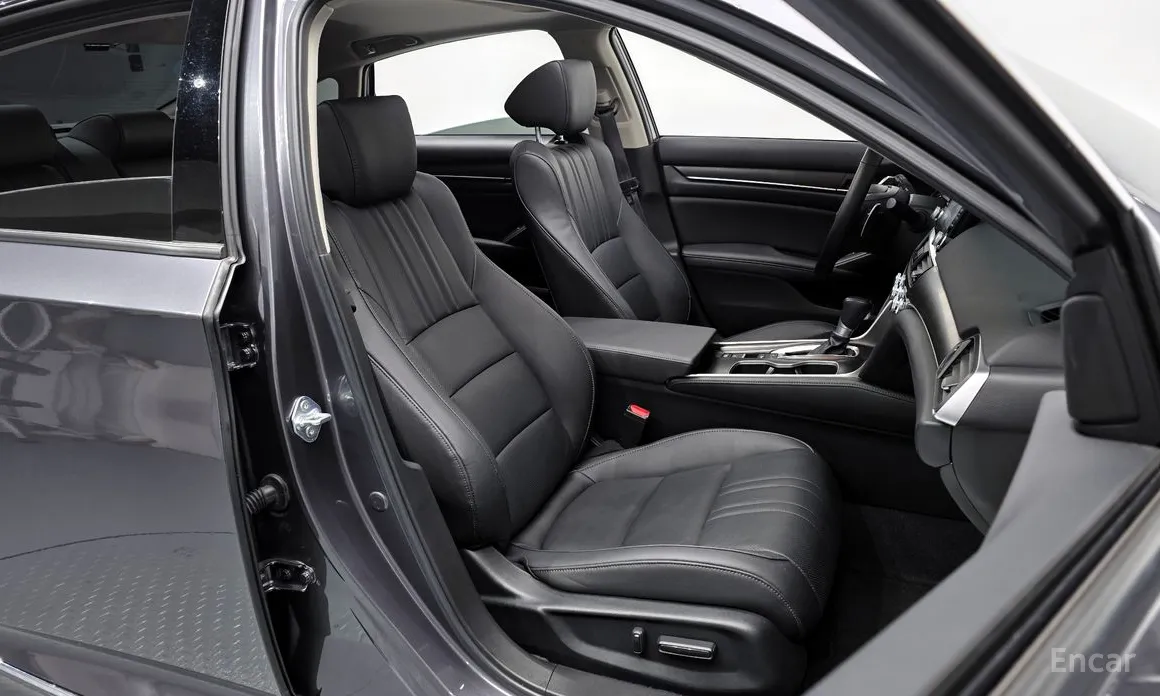 Фото 10 - Honda Accord