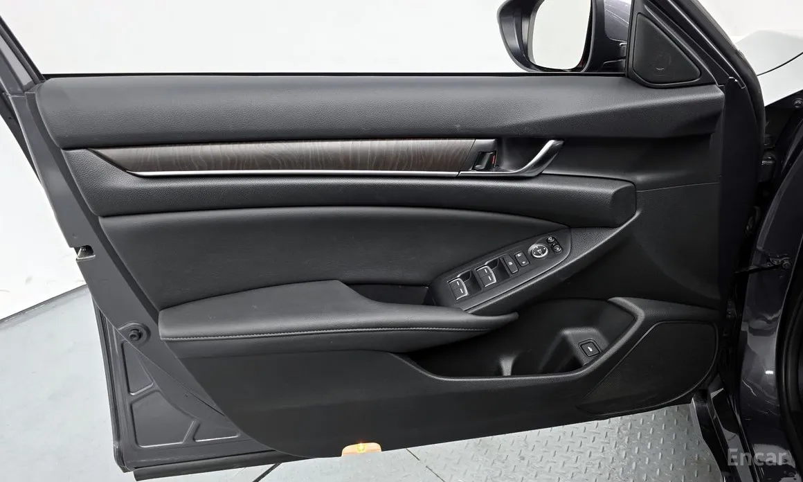 Фото 17 - Honda Accord