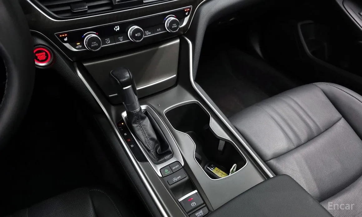 Фото 9 - Honda Accord