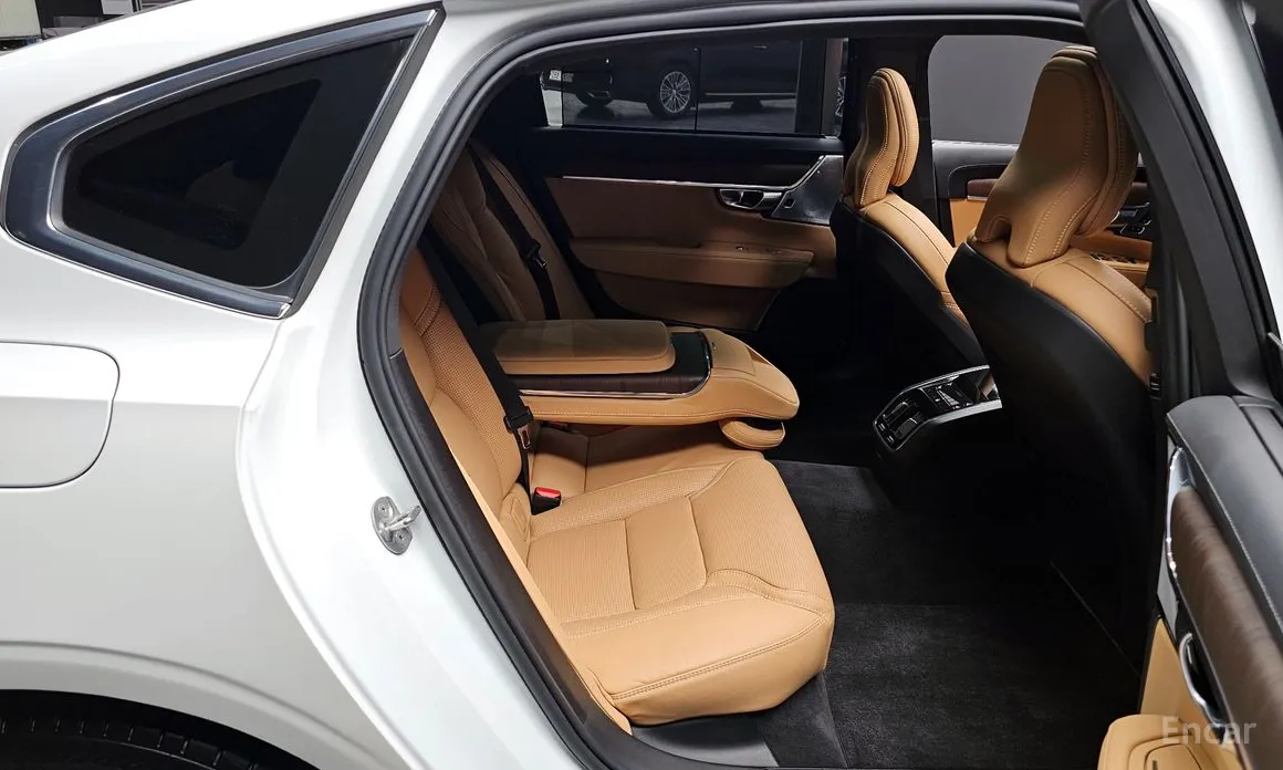 Фото 11 - Volvo S90