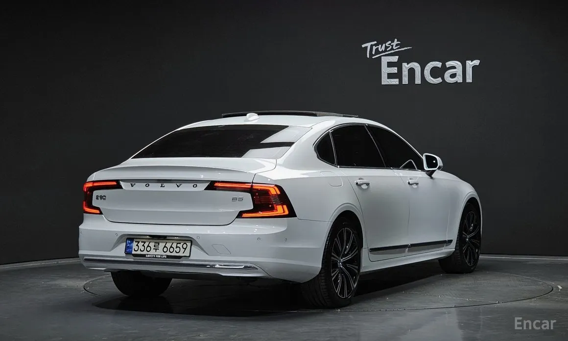 Фото 2 - Volvo S90